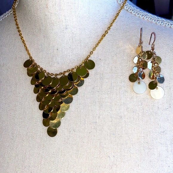 White and Gold Discs & Gold Waterfall Necklace with Dangle White & Gold Earrings - Picture 7 of 9